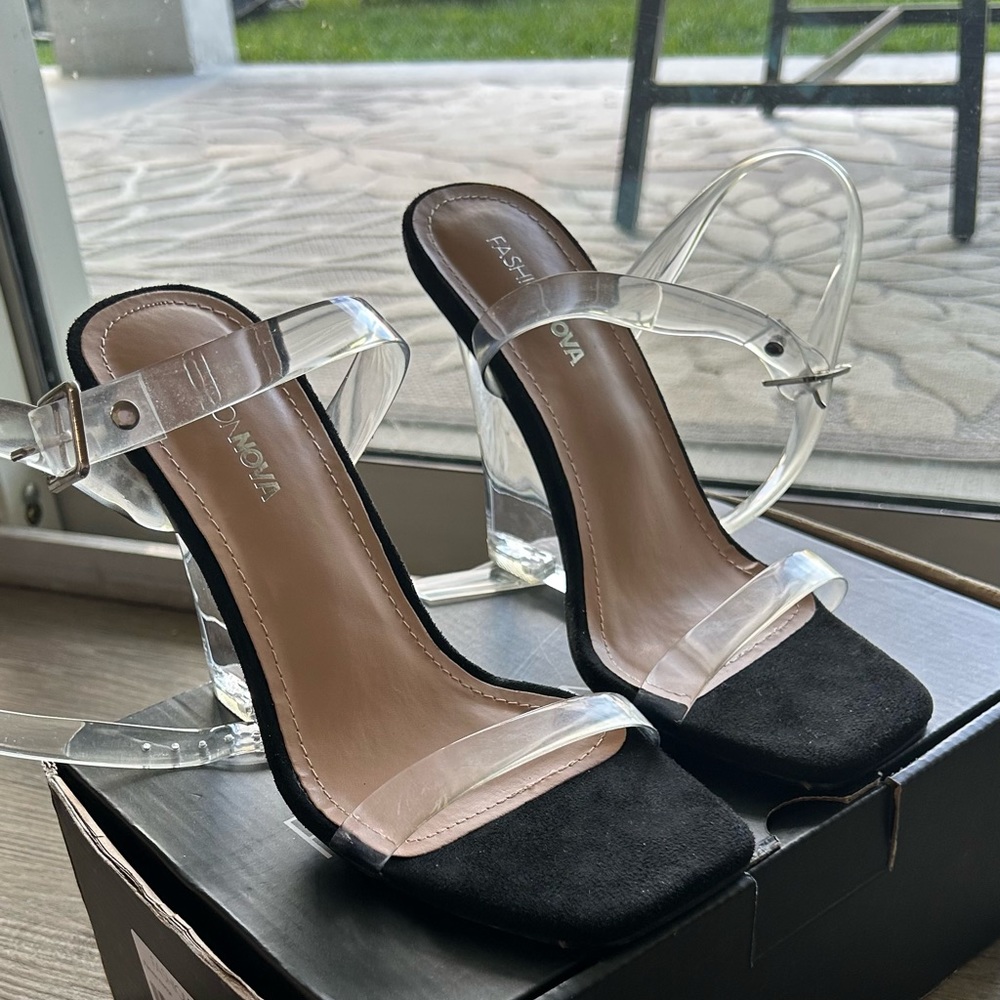 Worn a few times, very well condition